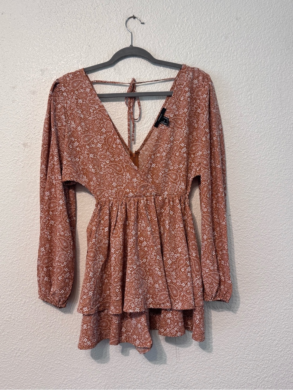 FOREVER 21 Paisley floral double V-Neck Romper M, Longβ Sleeve